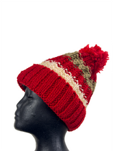 Cargar imagen en el visor de la galería, Gorro tejido con pompón

