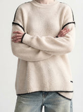 Cargar imagen en el visor de la galería, Sweater Emma -Crema claro
