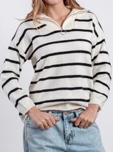 Cargar imagen en el visor de la galería, Sweater con cierre a rayas - Negro
