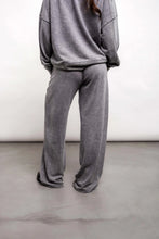 Cargar imagen en el visor de la galería, Pantalón Deportivo Lavado - Gris
