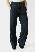 Cargar imagen en el visor de la galería, Pantalón Deportivo Lavado  - Negro
