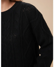 Cargar imagen en el visor de la galería, Sweater tejido Ochos - Negro
