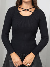 Cargar imagen en el visor de la galería, Sweater Noli - Negro
